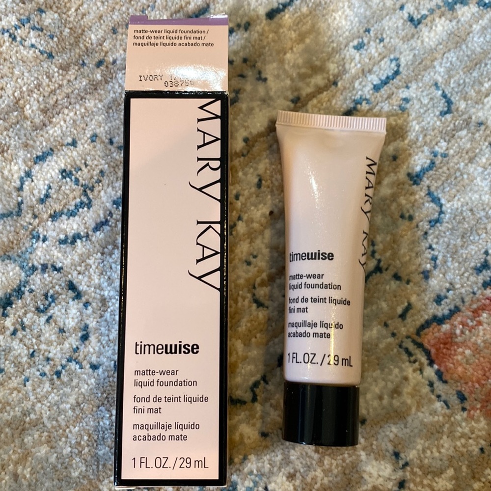 Matte wear liquid foundation